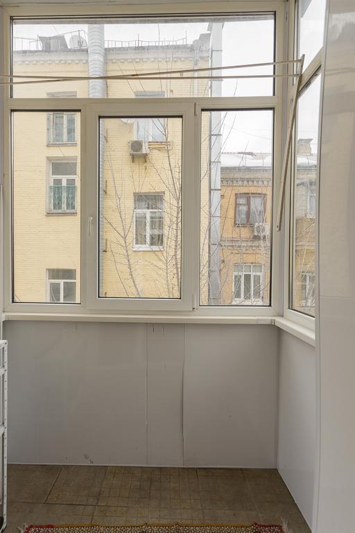 Простора 3 Кімнатна Біля Майдану Незалежності Kyiv Exterior foto